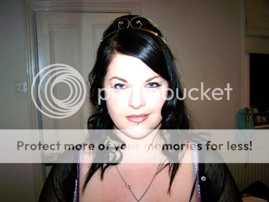 wedding hairstyles for straight hair. Subject: straight wedding hair